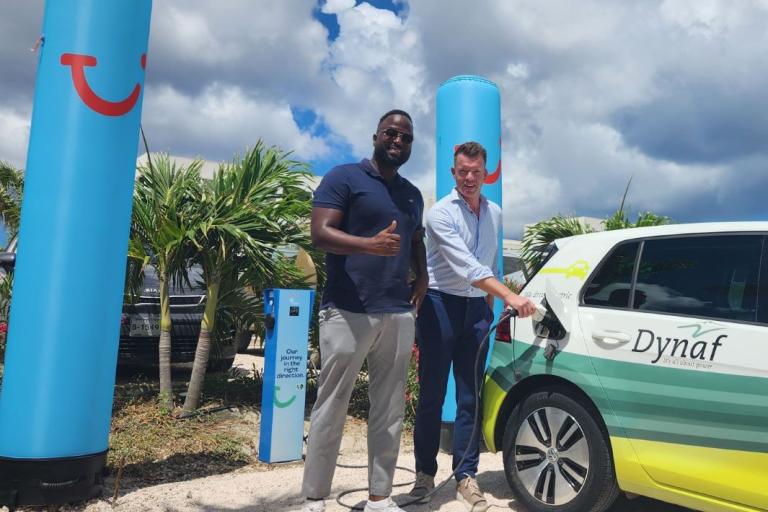 Teaser image for TUI plaatst eerste laadpaal voor elektrisch vervoer op Bonaire